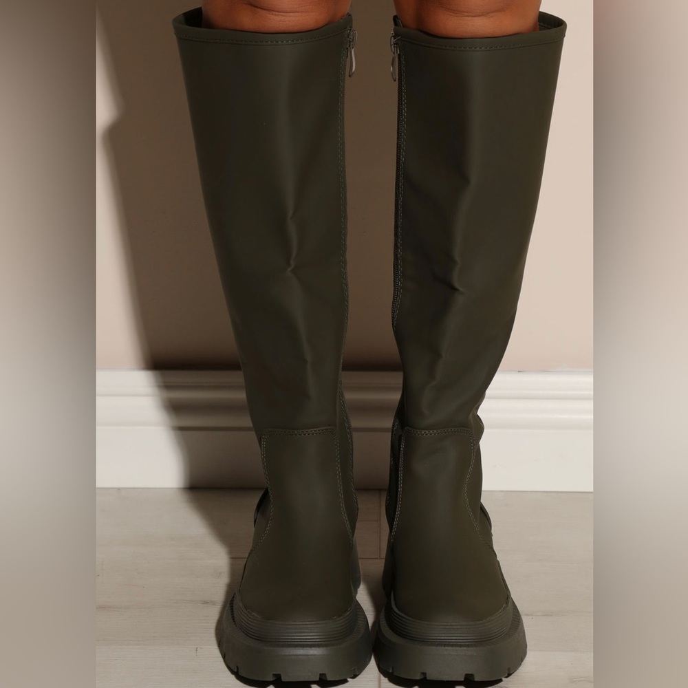 Boots - Picture 3 of 4